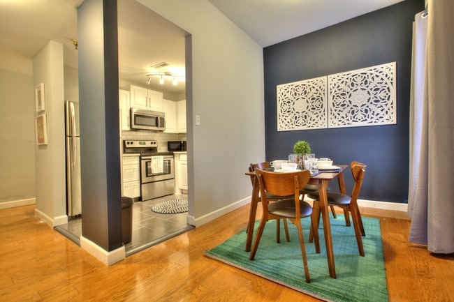 Sherwood Court Apartments - Sherwood Court Apartments