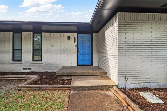 Photo - 2404 Kentfield Ln