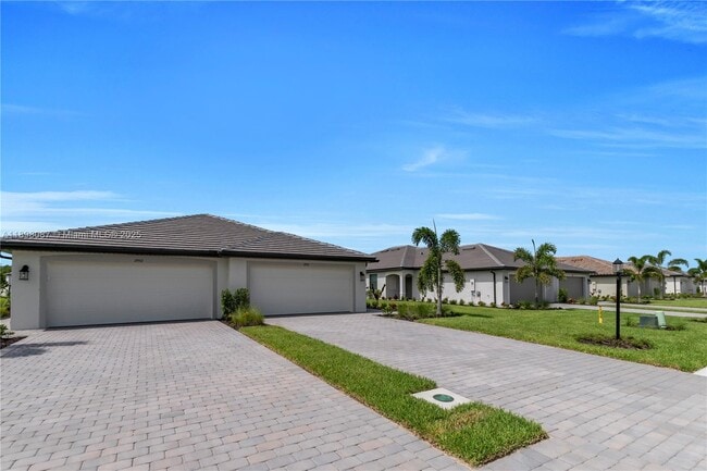 Photo - 19553 Hinkley Dr