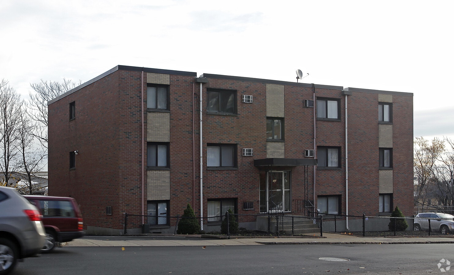 Photo - 255 Medford St