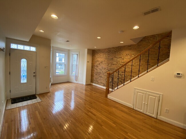 Photo - 1122 K St NE