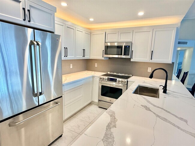 Photo - 800 SE 20th Ave Unit 203