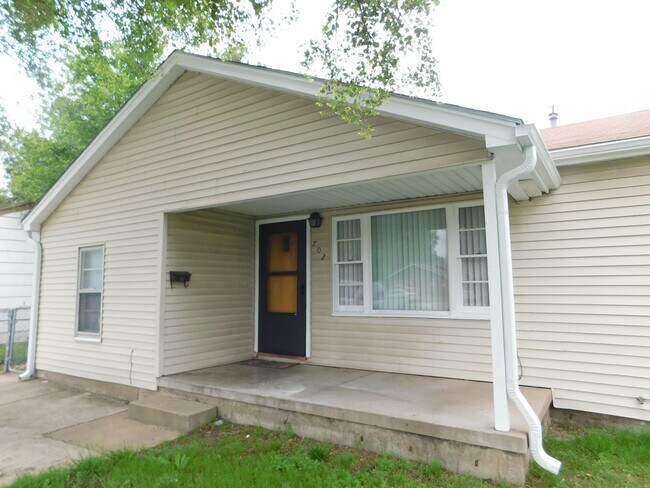 Building Photo - Beautifully remodeled 3 bedroom/1 bath hom... Rental