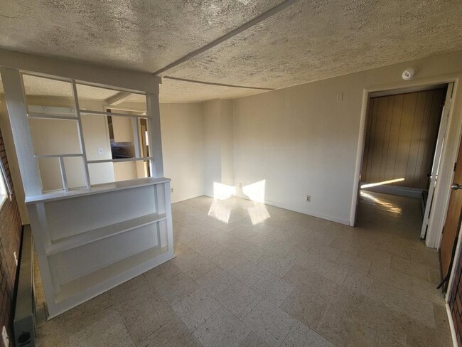 Photo - 2415 Baker St