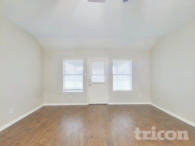 Photo - 5008 Asia Ln