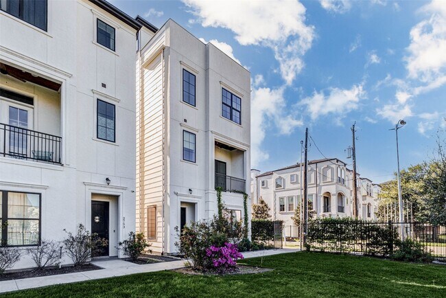 Photo - 2751 Freund St