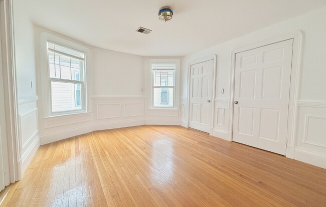 Building Photo - 98 Harrishof St