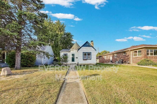 Photo - 5244 E 10th St