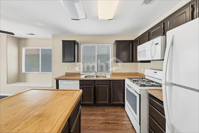 Photo - 1717 Cedar Bluffs Way