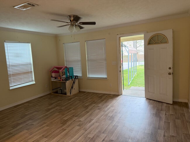 Photo - 635 S Archie St