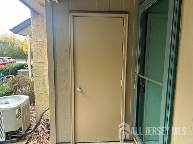 Photo - 304 Hampshire Dr