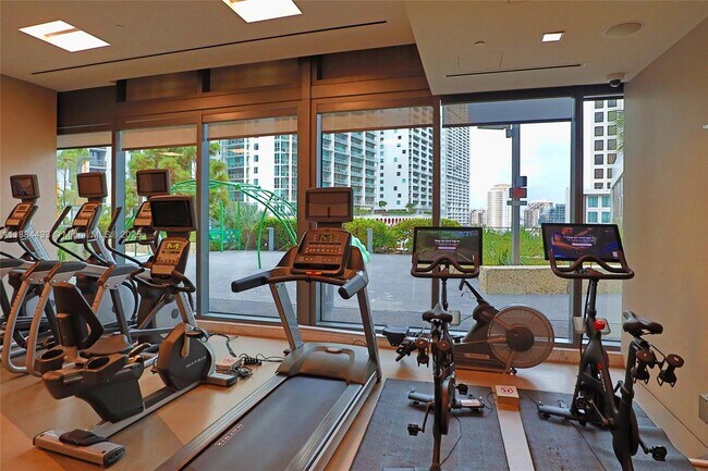 Photo - 68 SE 6th St Unidad 1008