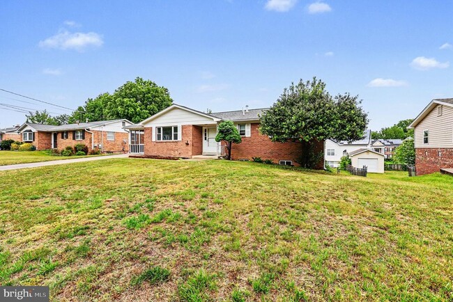Building Photo - 7014 Dower House Rd