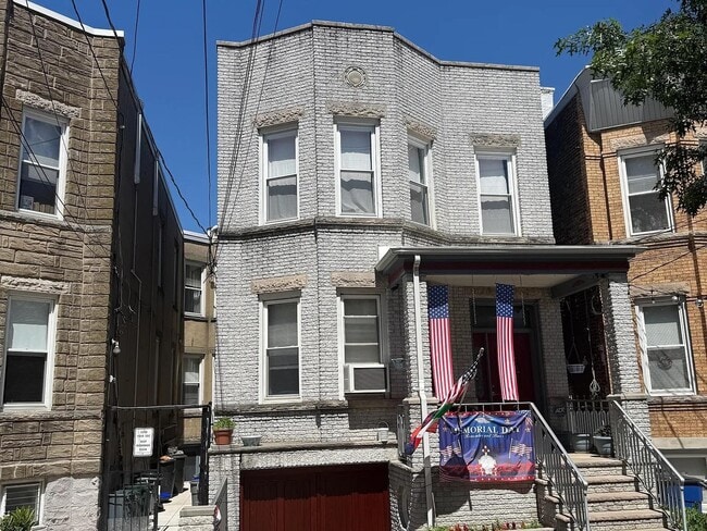 Building Photo - 439 Gregory Ave