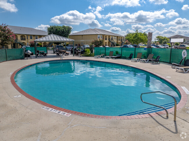 Resort-Inspired Pool With Cabanas - Northwood Phase II Apartments