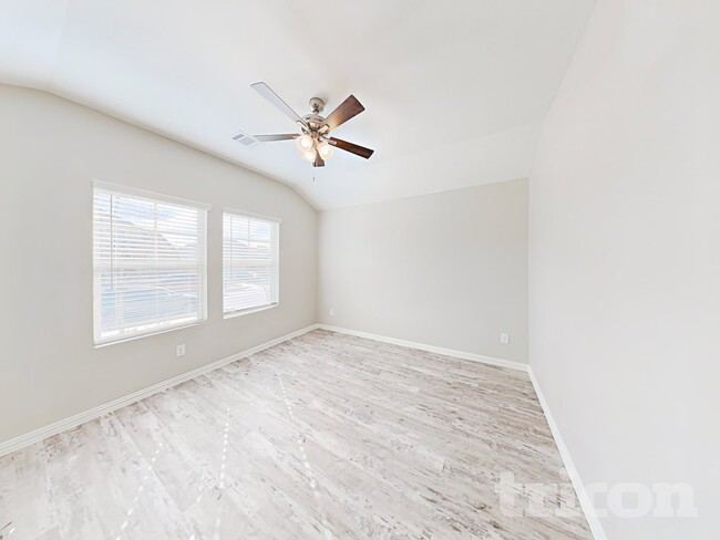 Photo - 275 Sunshine Ln