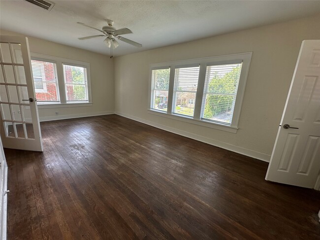 Building Photo - 2421 Isabella St Rental