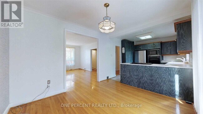 Photo - 9 Kingsmere Crescent