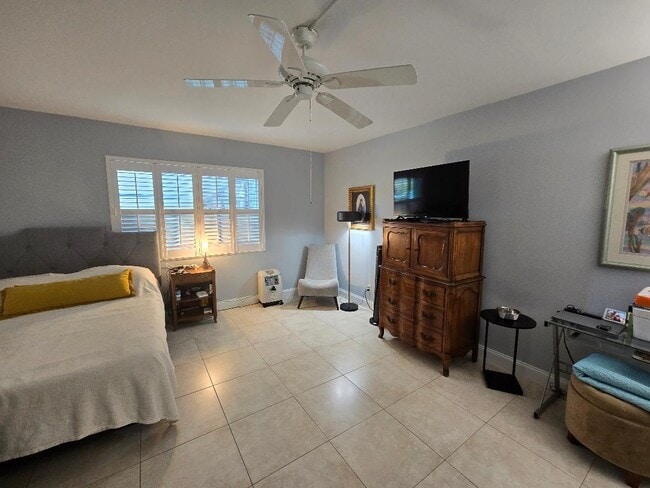 master bedroom Huge - 669 W Oakland Park Blvd Unit 120-B