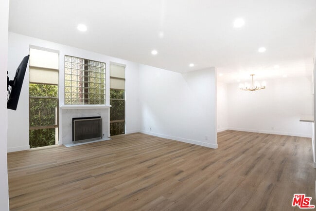 Photo - 824 Westmount Dr Unit 2