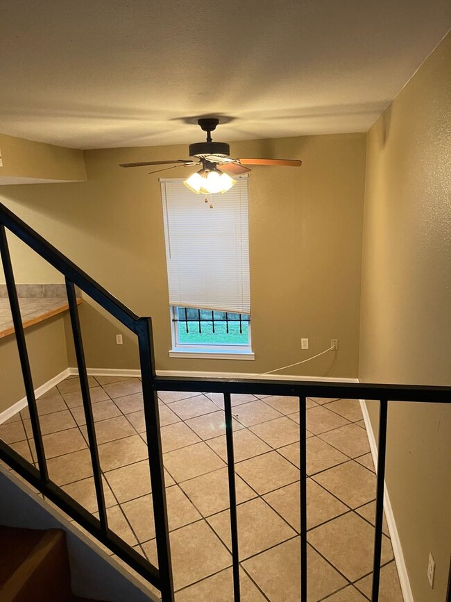Building Photo - 6865 Mayo Blvd Unit B
