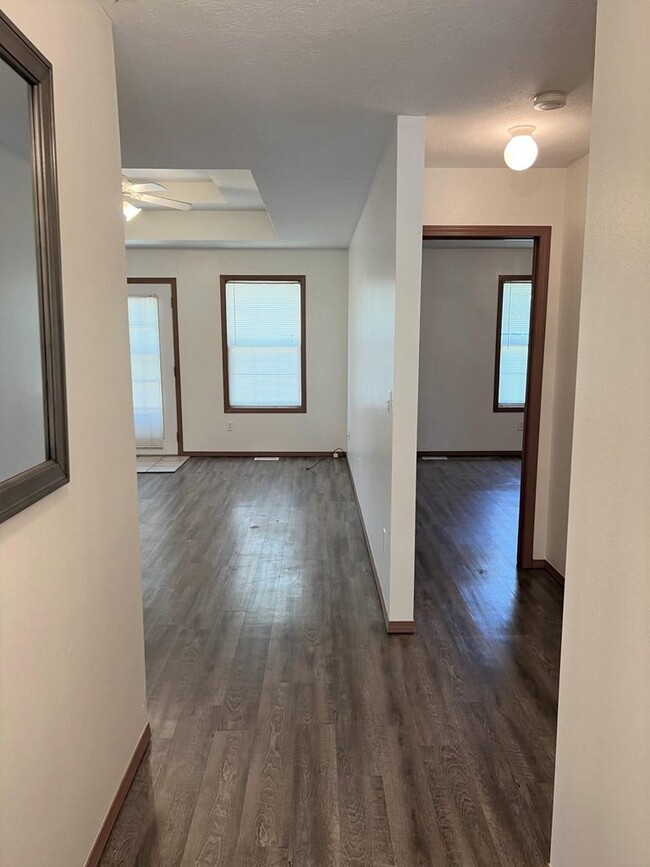 Photo - 125 W Wade St