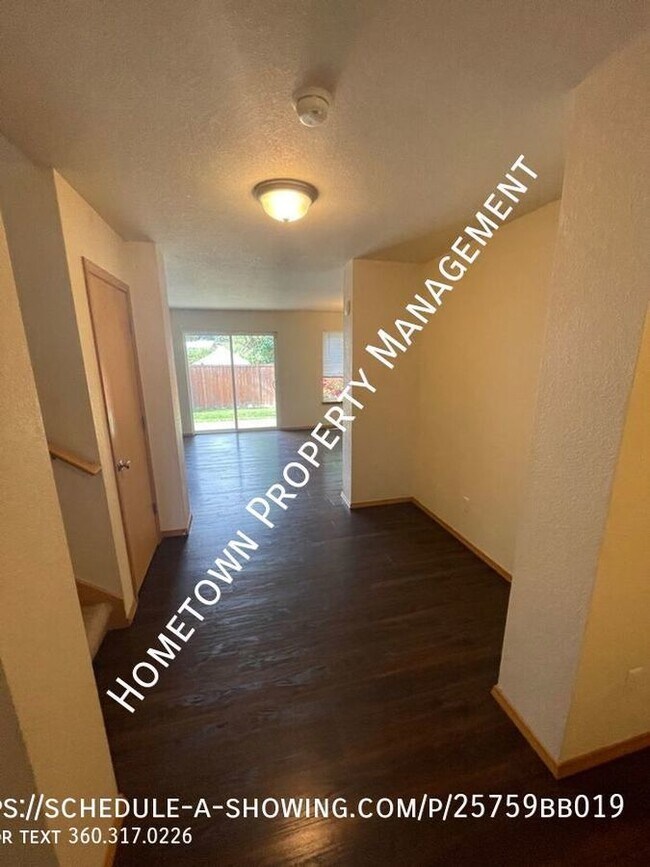 Large 4 bedroom with bonus room in Lacey! House House Rental in