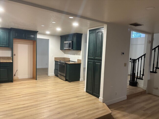 Photo - Beautiful Fair Oaks 4/2!  BIG HOUSE  **See details below for viewings**