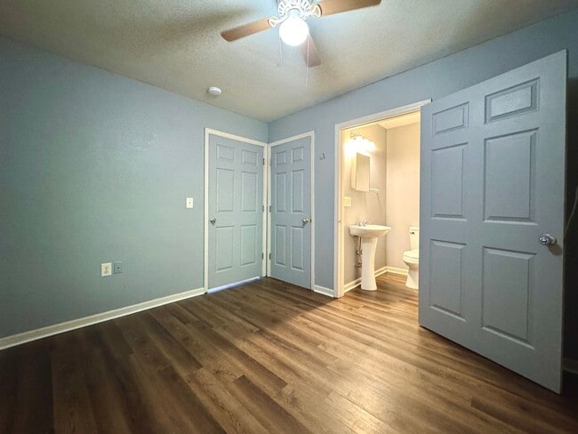 Photo - 1 Bedroom Upstairs apartment Just outside of Searcy Unit B2