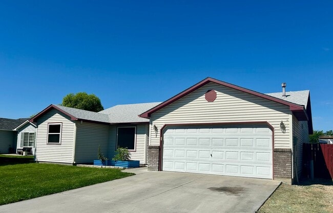 Photo - Spacious 4-Bedroom Home with RV Parking & No Backyard Neighbors