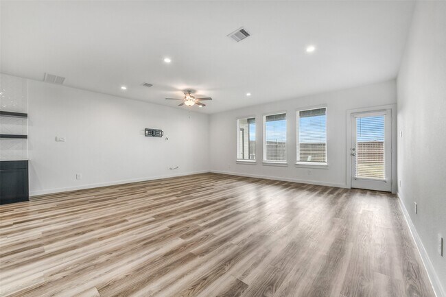 Photo - 3028 Crown Gate Dr