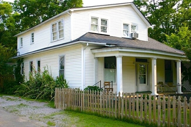 Building Photo - 3901b Elkins