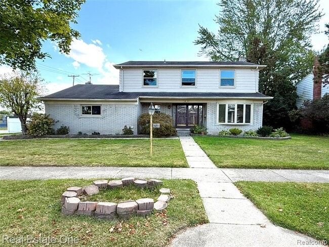 Building Photo - 26211 Simone St