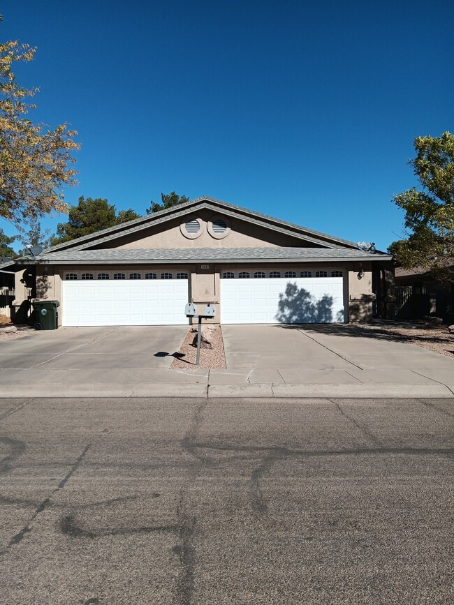 Building Photo - 1049 Astor Ave