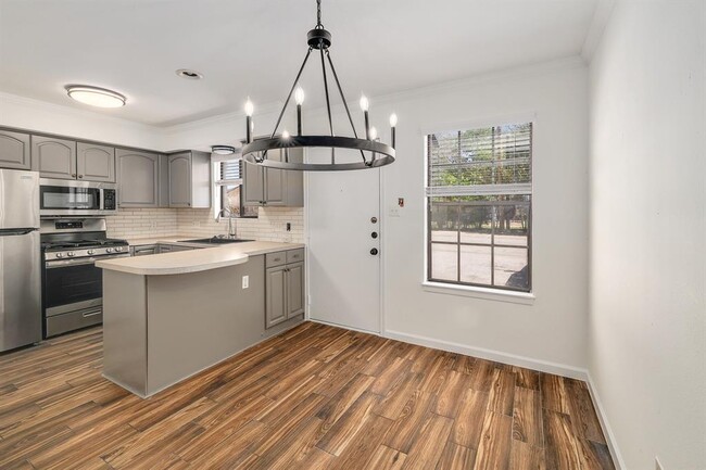 Building Photo - 204 Northwest Dr Unit F