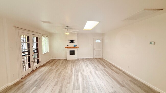 2626 W Vista Ave