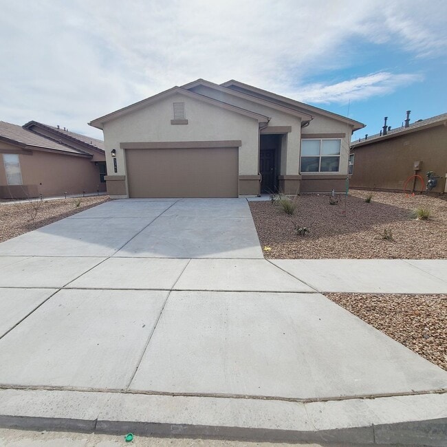 Building Photo - 3 bed 2 bath home in Huning Ranch!