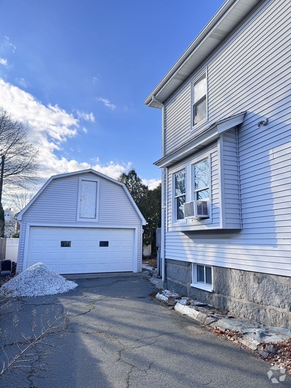 Building Photo - 33 French St Unit 3 Rental