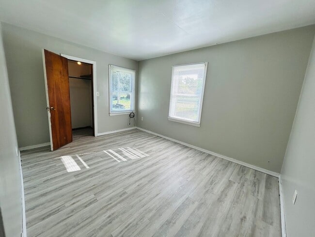 202-204 E Maple St Unit 204