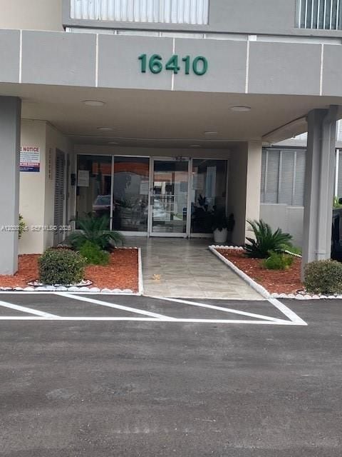 Building Photo - 16410 Miami Dr