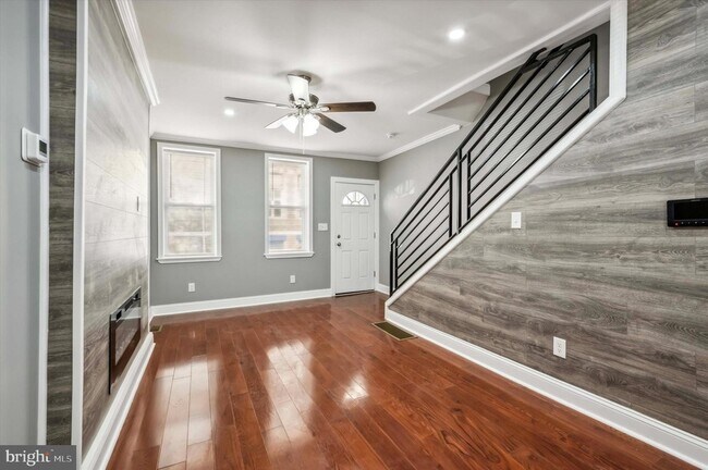 Photo - 2033 N Mascher St