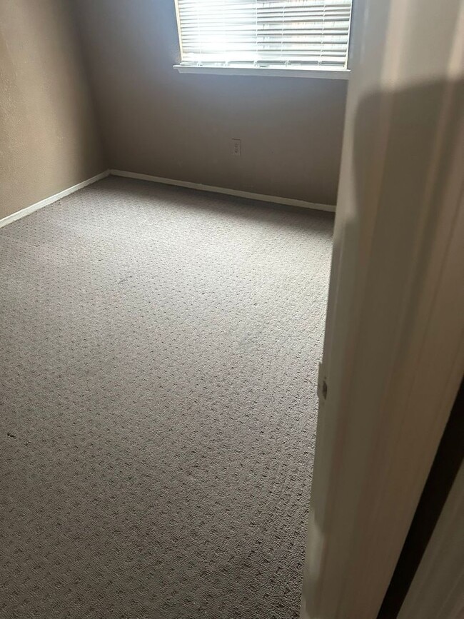 Photo - 3bd 2bth in a peaceful neighborhood. Freshly painted! Move in ready. Apply now!!