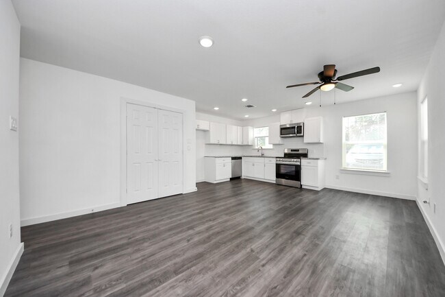 Photo - 8125 Laura Koppe Rd