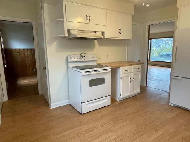 Photo - Hartland Single Family Ranch Home, 3 Bed, 1.5 Bath, Attached Garage