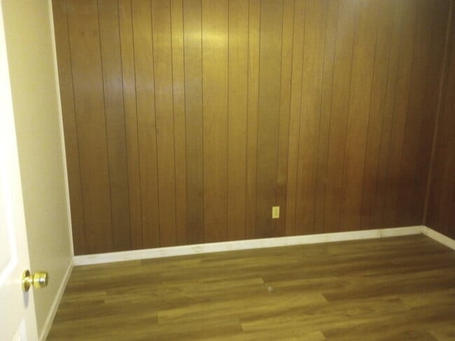 Photo - 706 W Lee Rd
