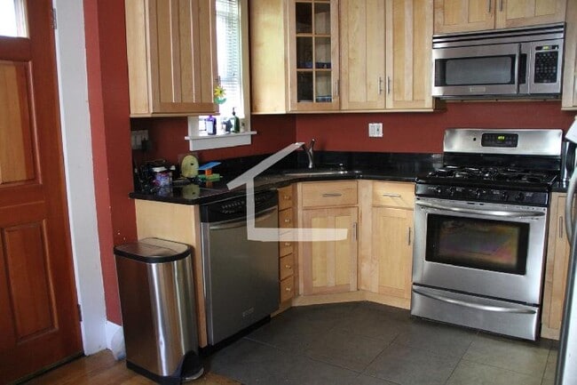 Building Photo - 22 Eastburn St Rental