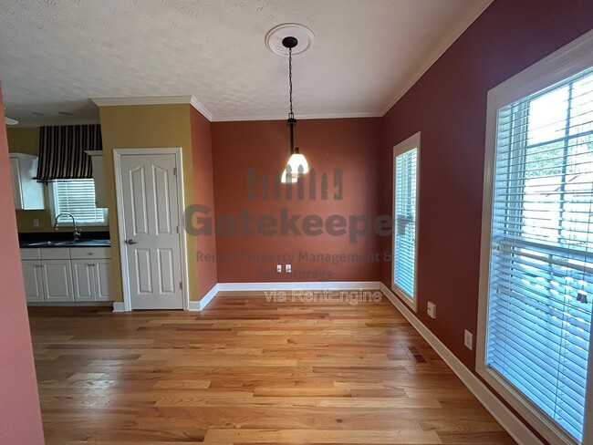 Photo - 111 Hanbury Ln