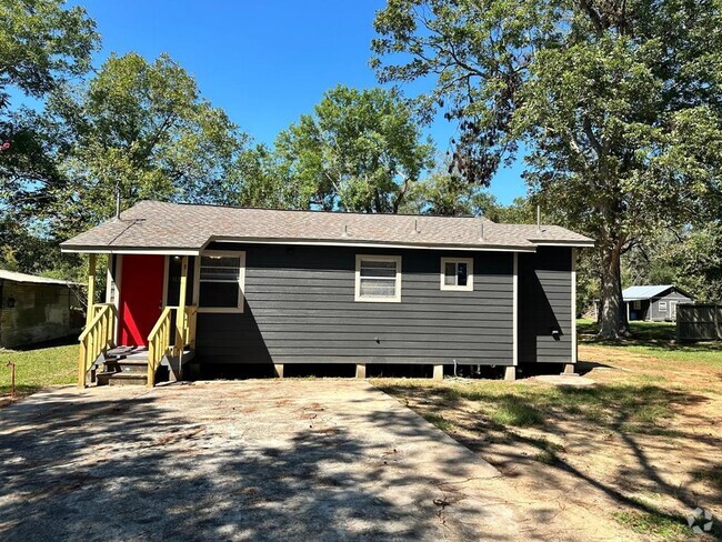 Building Photo - 834 Martin Luther King Rd Rental
