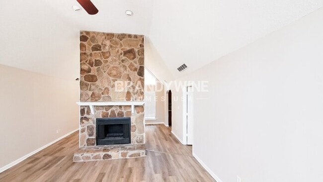 Photo - 125 Cowan Dr