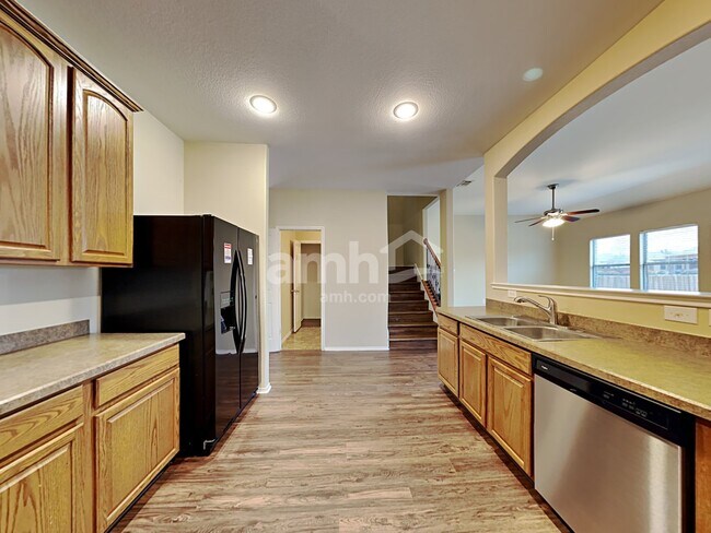 Photo - 1100 Oakbrook St